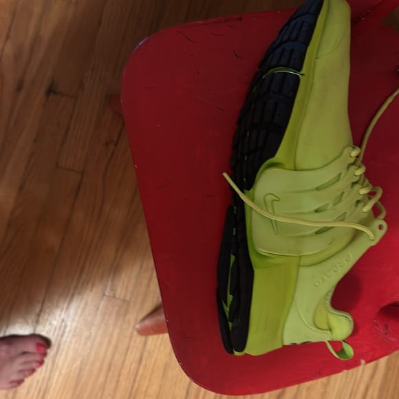 Nike lime green - Picture 2 of 5